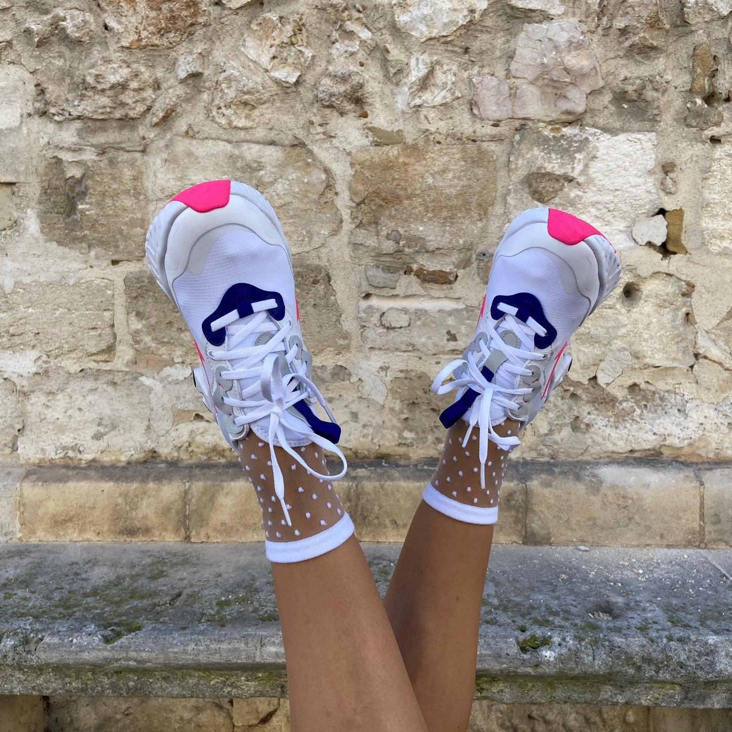 Charlotte – Transparente Socken mit Polka-Dots
