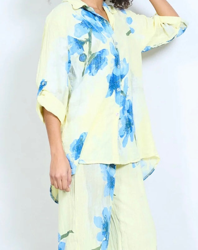 Bluse mit aufrollbarem Ärmel und Knopfleiste mit abstraktem Blumendruck