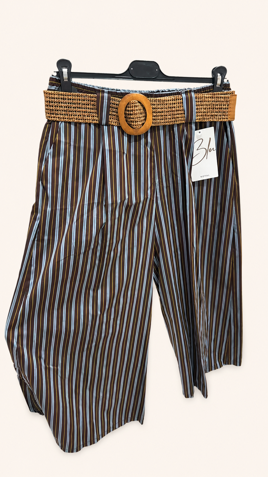 Gestreifte Caprihose mit elastischem Bund und Gürtel
