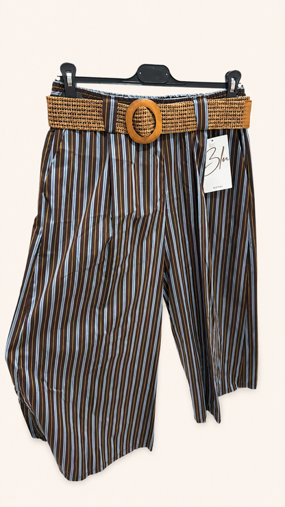Gestreifte Caprihose mit elastischem Bund und Gürtel
