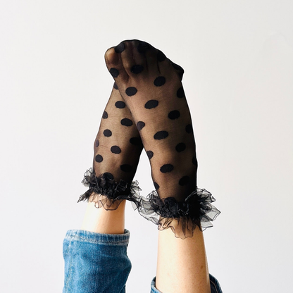 Serena Knöchelsocken mit transparenten Punkten und Rüschen