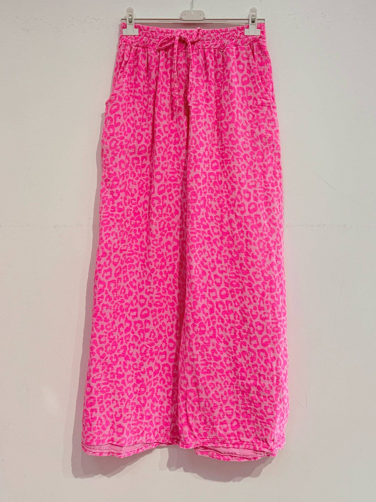 Bedruckte Hose aus Baumwollgaze Musselin KLEINER LEOPARD