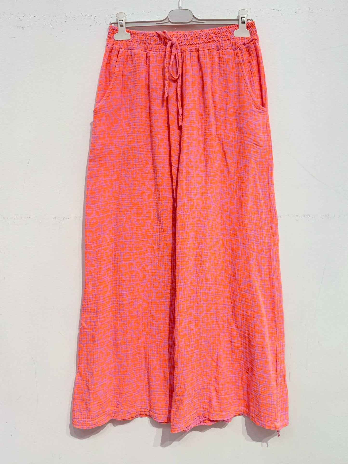 Bedruckte Hose aus Baumwollgaze Musselin KLEINER LEOPARD