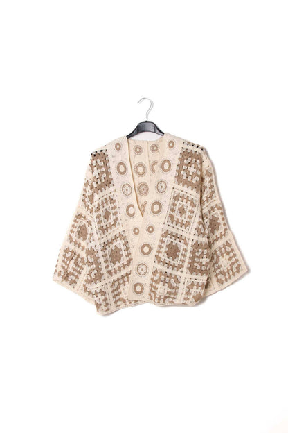 Kurze Boho-Häkelstrickjacke Carigan
