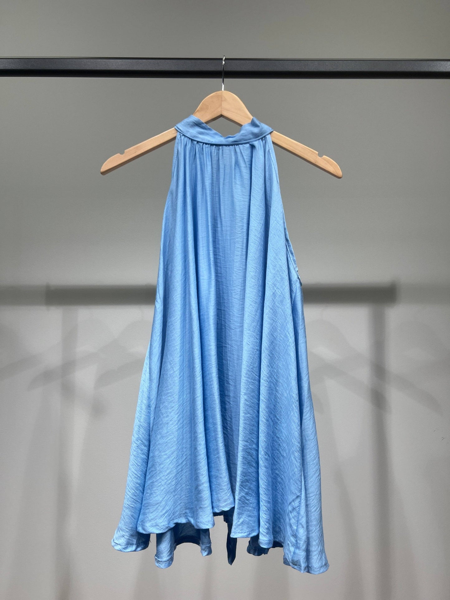 Weites Halter-Top, ärmellos, rückenfrei, mit Bindung, ausgestellter Schnitt