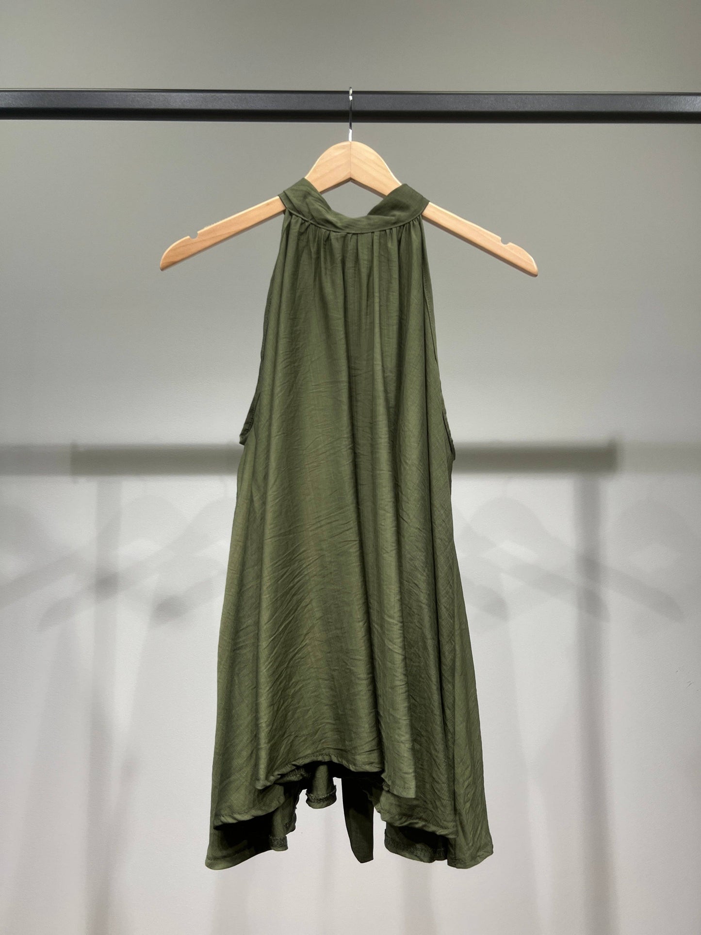 Weites Halter-Top, ärmellos, rückenfrei, mit Bindung, ausgestellter Schnitt