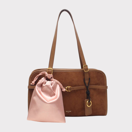 Schultertasche, Wildleder, mit Schnalle und dekorativem Täschchen
