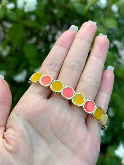 Buntes Armband mit Elastik