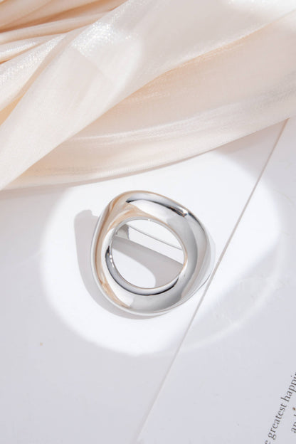 Schalring aus Metall, rund, organisch, glatt, modern, elegant