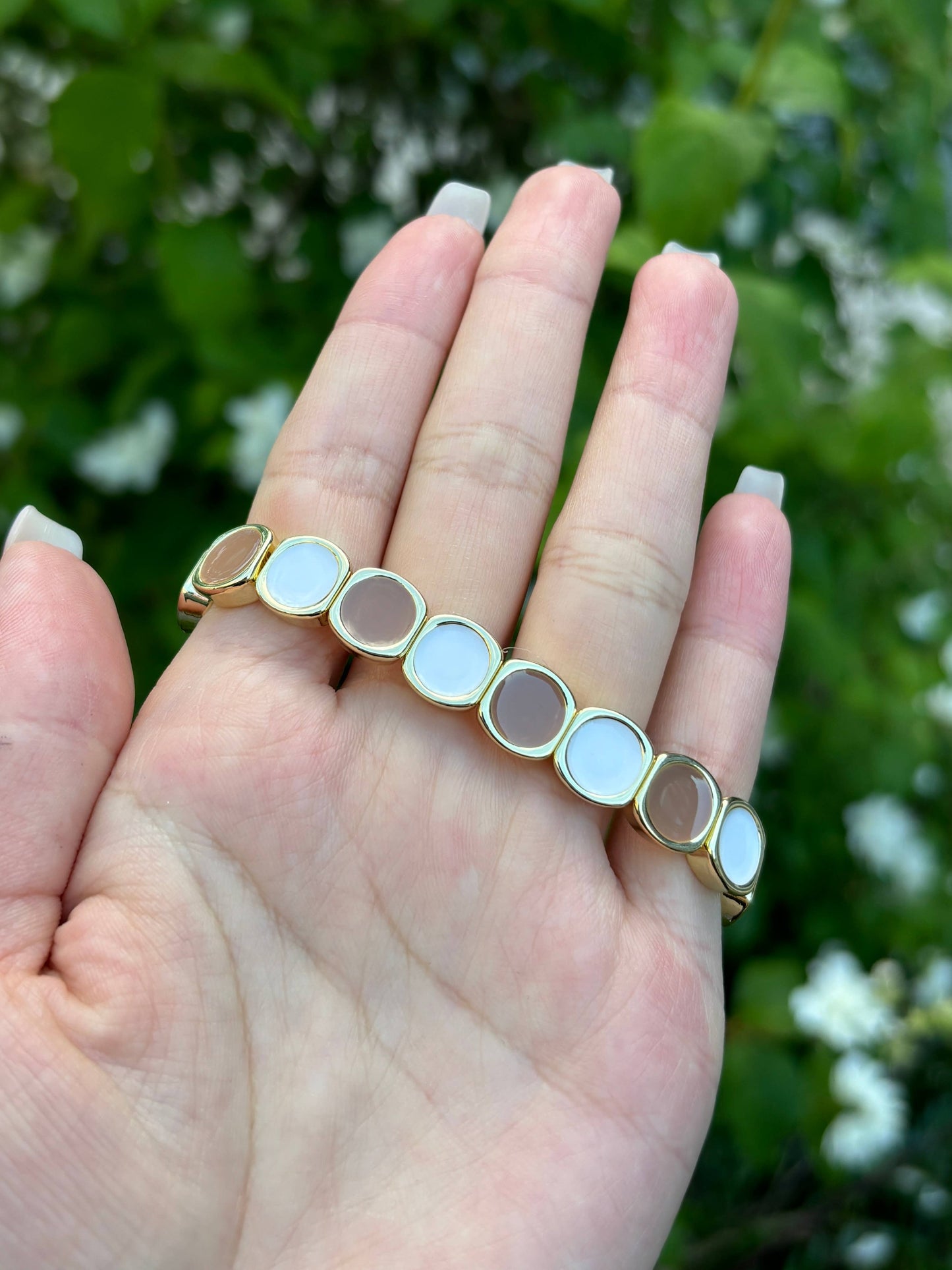 Buntes Armband mit Elastik