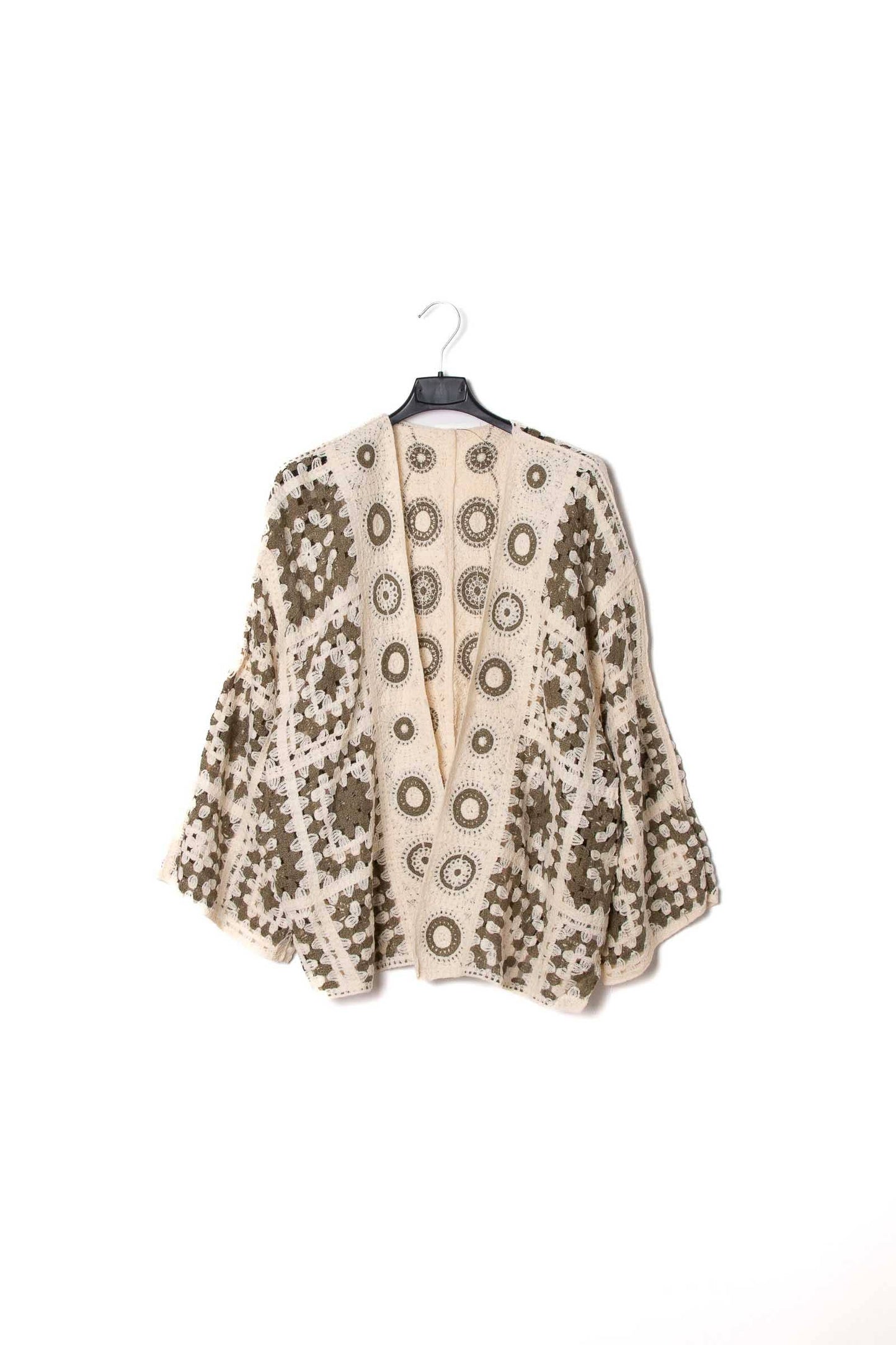Kurze Boho-Häkelstrickjacke Carigan