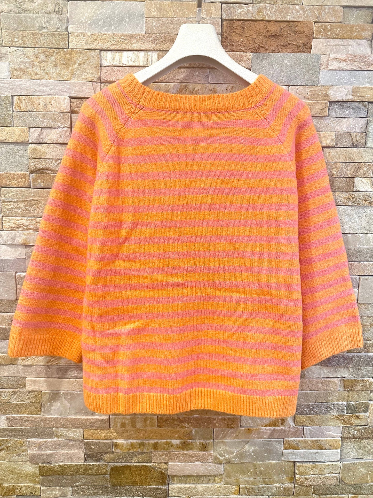 ✨ Weicher gestreifter Strickpullover — Oversize-Schnitt