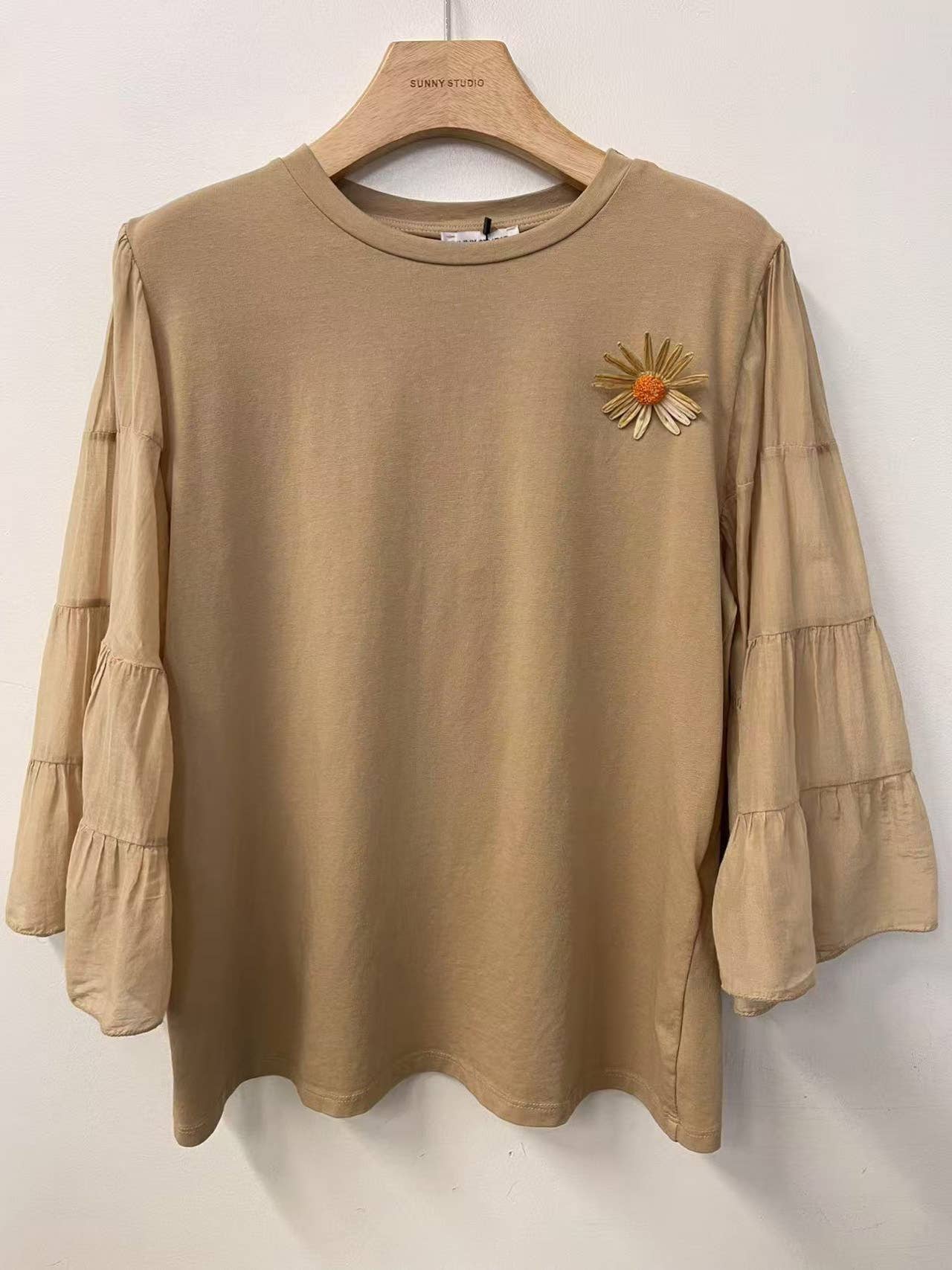 Kurzarm-T-Shirt mit Stickerei
