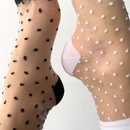 Charlotte – Transparente Socken mit Polka-Dots