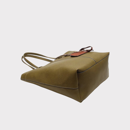 Tasche mit kleinem Zubehör und Reißverschluss