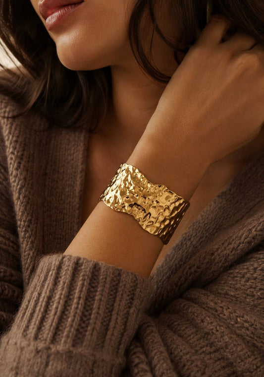 Durchbrochenes Armband aus Edelstahl mit organischem Geweih, Glanz
