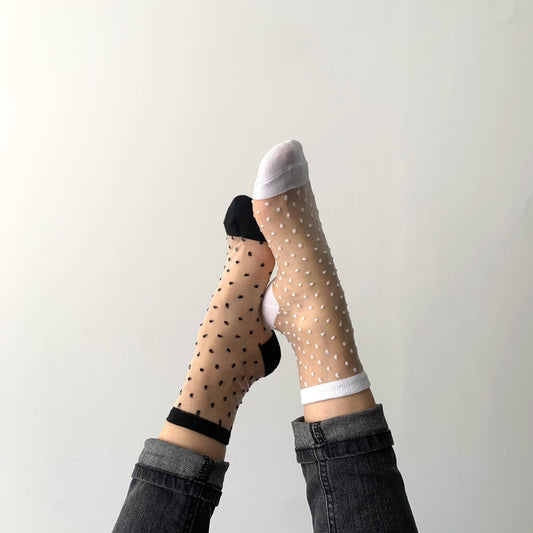 Charlotte – Transparente Socken mit Polka-Dots