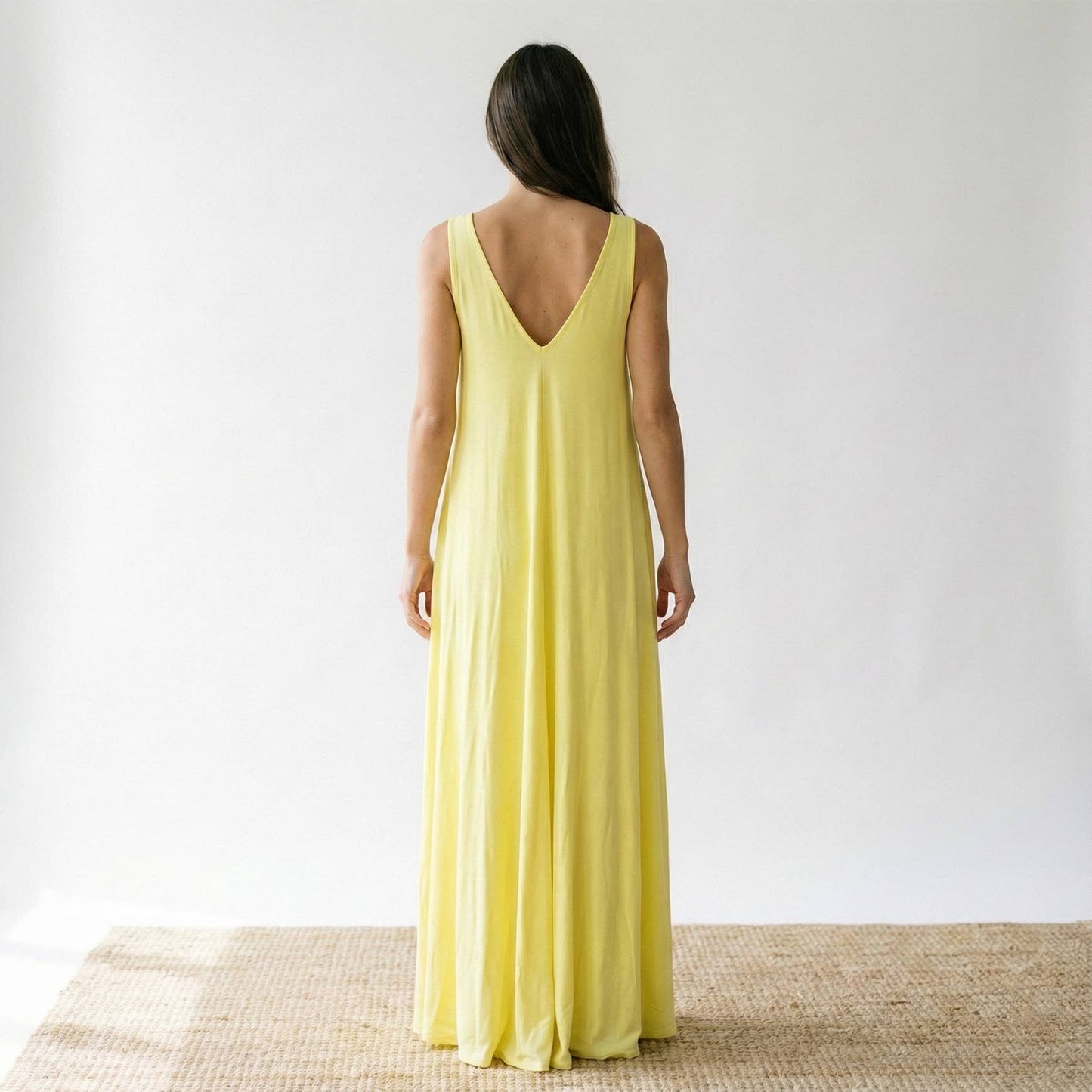 Maxikleid mit V-Ausschnitt und breiten Trägern