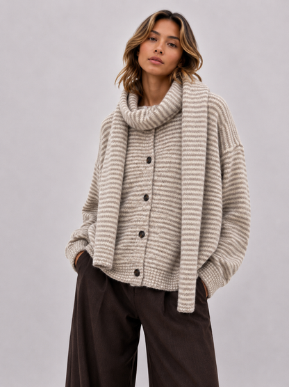 Gestreifter Strickcardigan mit passendem Schal