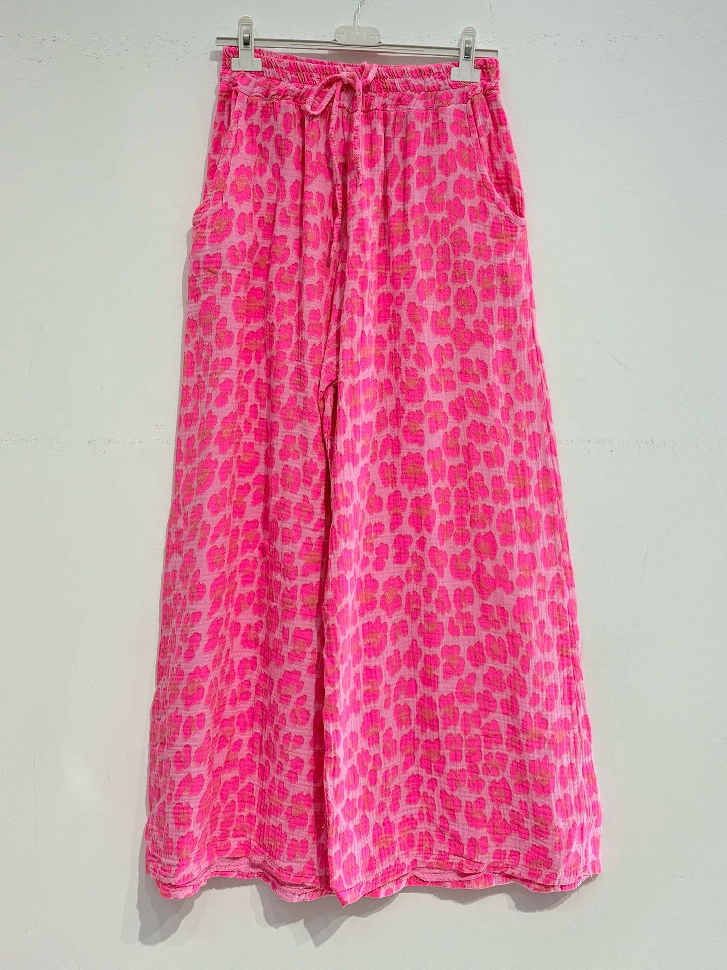 Bedruckte Hose aus Baumwollgaze Musselin LEOPARD
