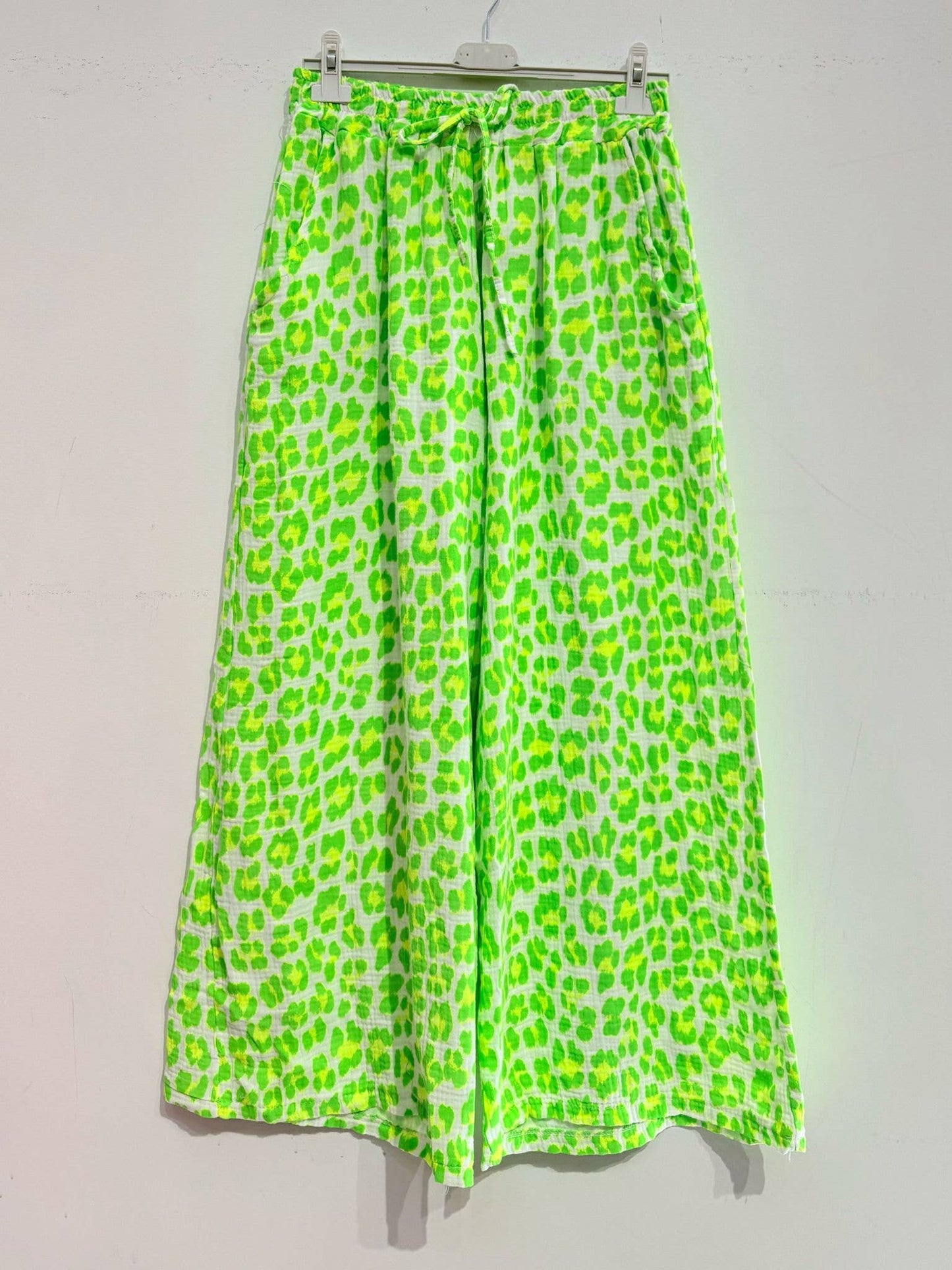 Bedruckte Hose aus Baumwollgaze Musselin LEOPARD