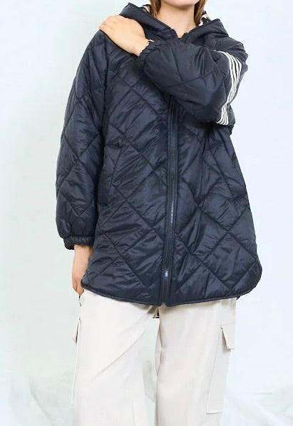 Steppjacke mit Kapuze, Leopardenbesatz und gestreiften Ärmeln