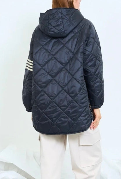 Steppjacke mit Kapuze, Leopardenbesatz und gestreiften Ärmeln