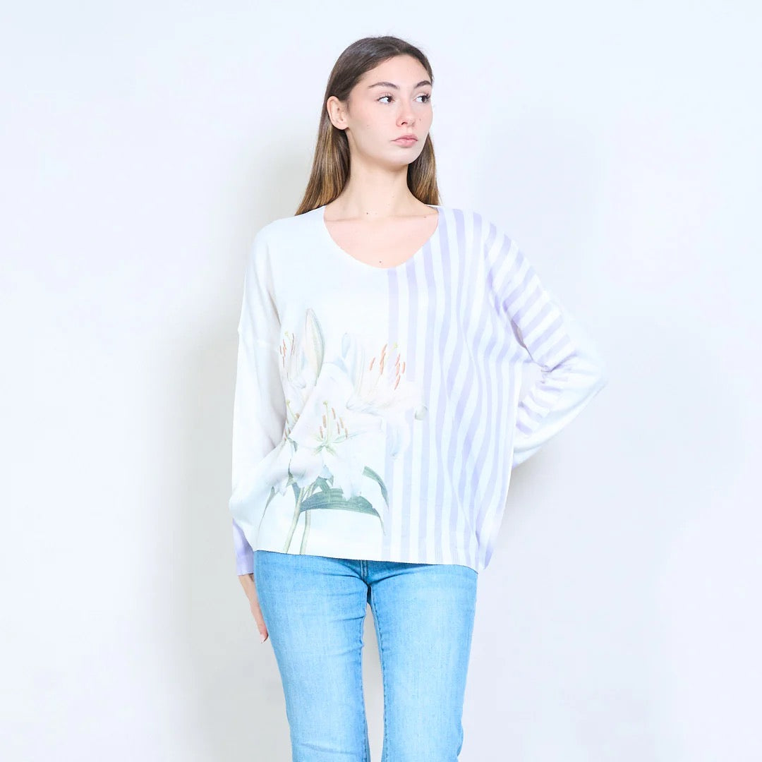 Gestreifter, floraler Lilien-Grafik-V-Ausschnitt-Leichtstrickpullover
