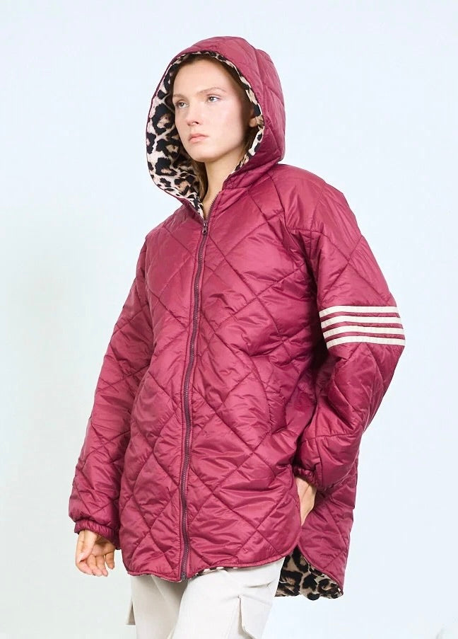 Steppjacke mit Kapuze, Leopardenbesatz und gestreiften Ärmeln