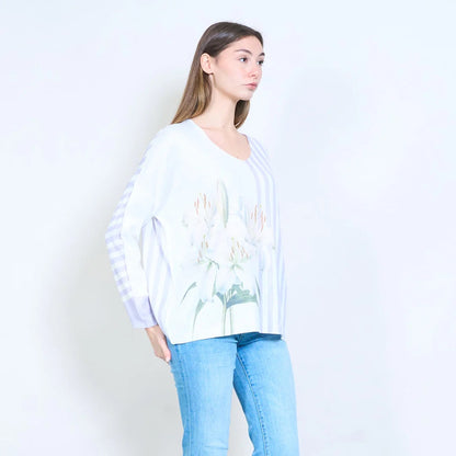 Gestreifter, floraler Lilien-Grafik-V-Ausschnitt-Leichtstrickpullover