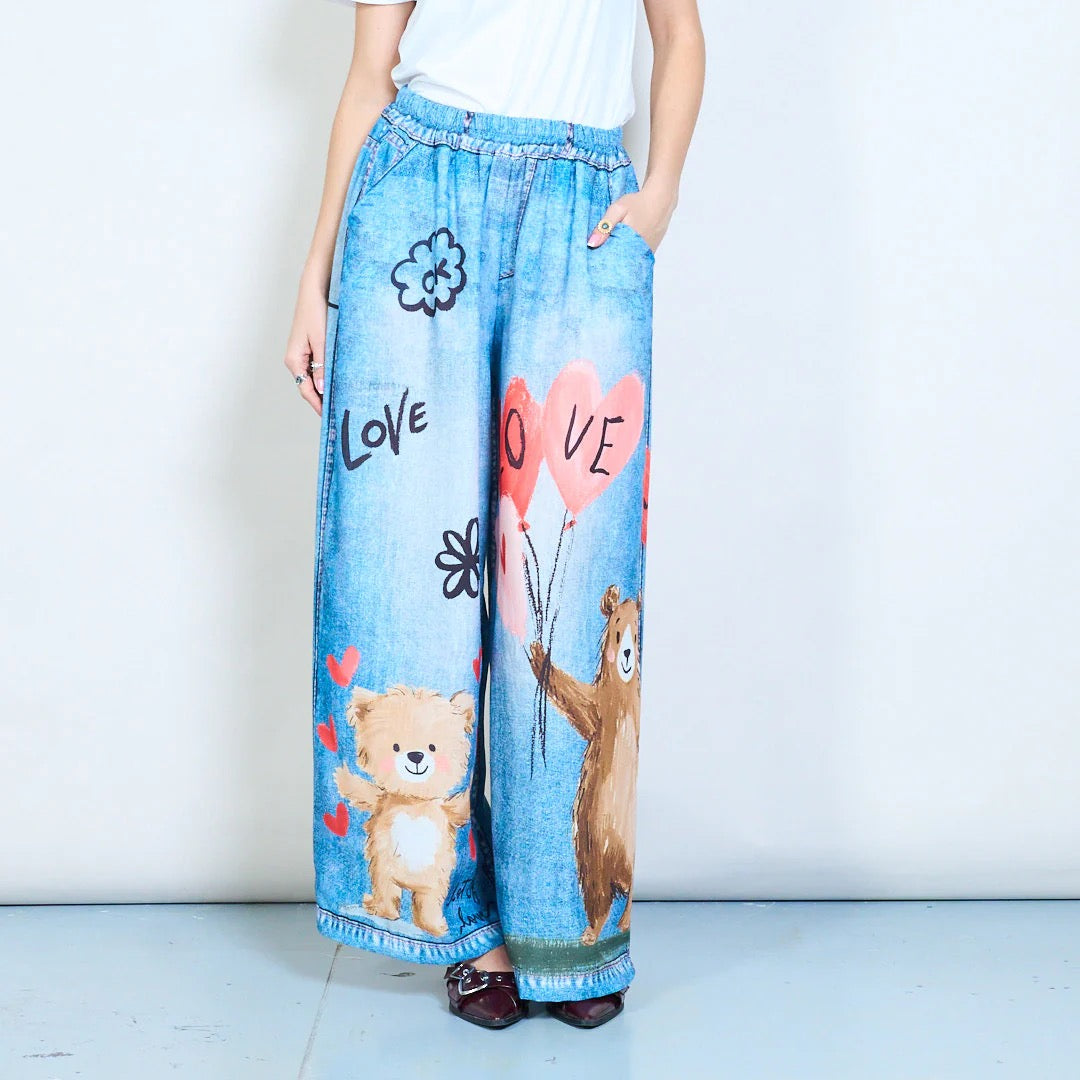 Herz- und Tierillustration, elastischer Bund, entspannte Denim-Hosen mit weitem Bein