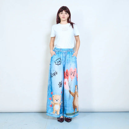 Herz- und Tierillustration, elastischer Bund, entspannte Denim-Hosen mit weitem Bein