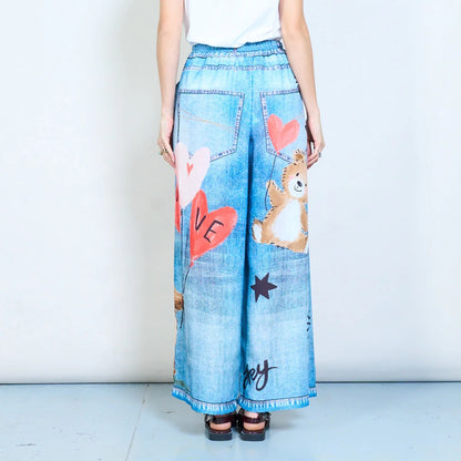 Herz- und Tierillustration, elastischer Bund, entspannte Denim-Hosen mit weitem Bein