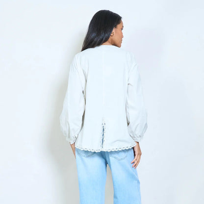 Lässige Bluse mit gerafften Ärmeln und lockerem Saum