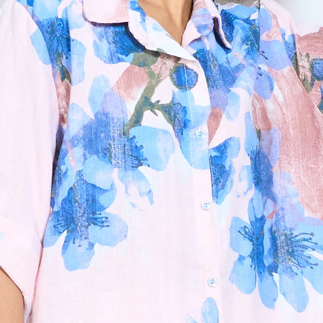 Bluse mit aufrollbarem Ärmel und Knopfleiste mit abstraktem Blumendruck