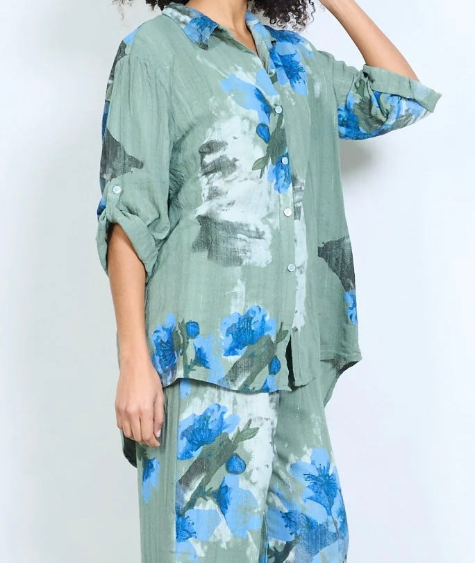Bluse mit aufrollbarem Ärmel und Knopfleiste mit abstraktem Blumendruck