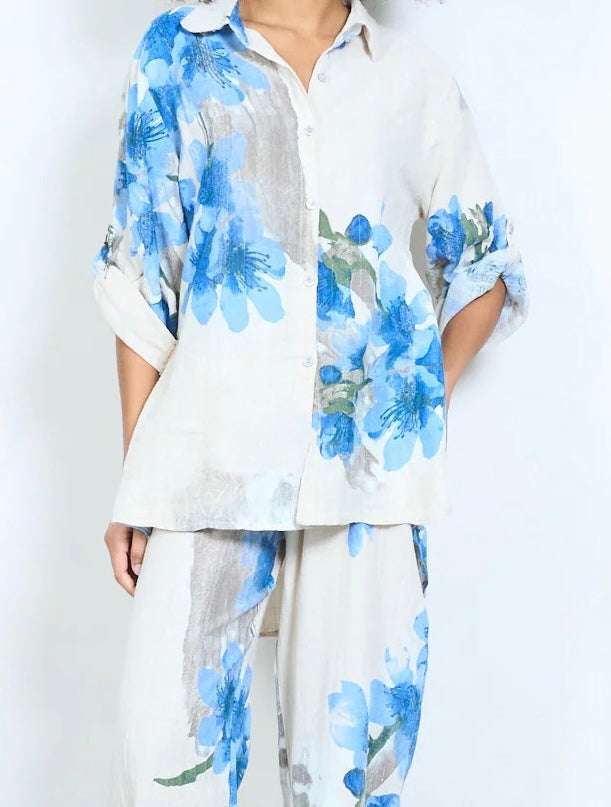 Bluse mit aufrollbarem Ärmel und Knopfleiste mit abstraktem Blumendruck
