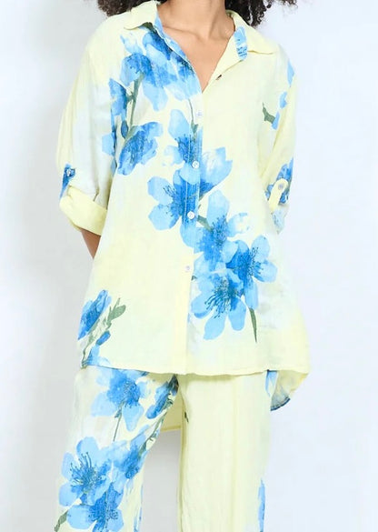 Bluse mit aufrollbarem Ärmel und Knopfleiste mit abstraktem Blumendruck