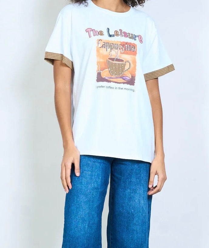Grafisches „The Leisure Cappuccino“-Kurzarm-T-Shirt mit Strassverzierung