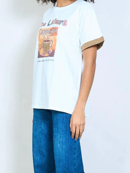 Grafisches „The Leisure Cappuccino“-Kurzarm-T-Shirt mit Strassverzierung