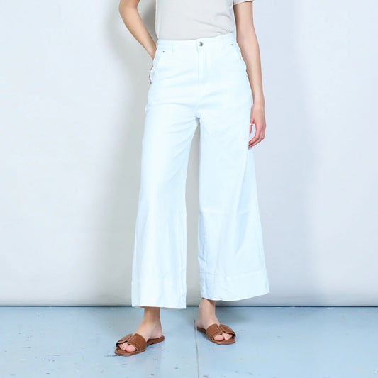 Weiße Denim-Hosen mit hoher Taille und weitem Bein