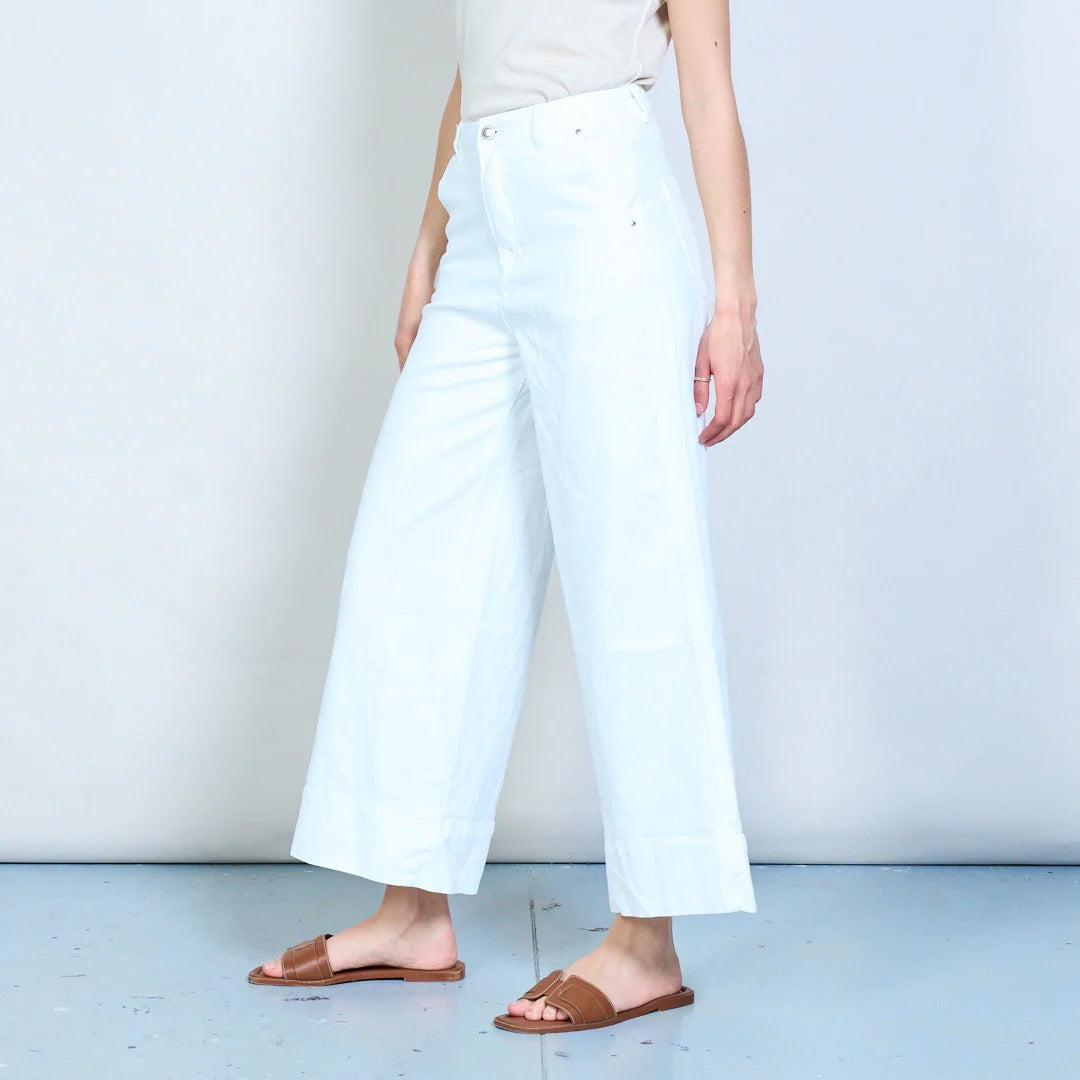 Weiße Denim-Hosen mit hoher Taille und weitem Bein