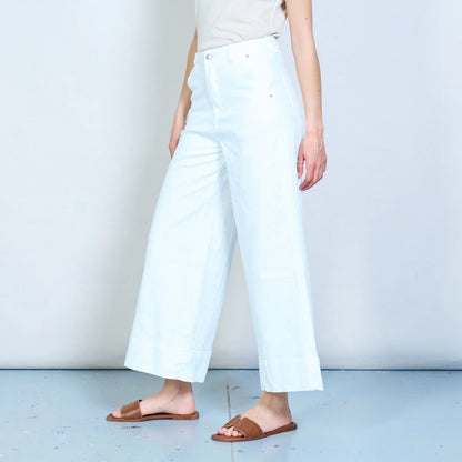 Weiße Denim-Hosen mit hoher Taille und weitem Bein