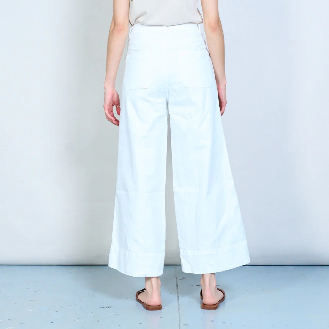 Weiße Denim-Hosen mit hoher Taille und weitem Bein