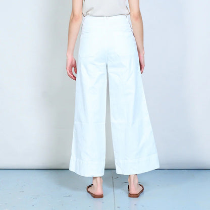 Weiße Denim-Hosen mit hoher Taille und weitem Bein