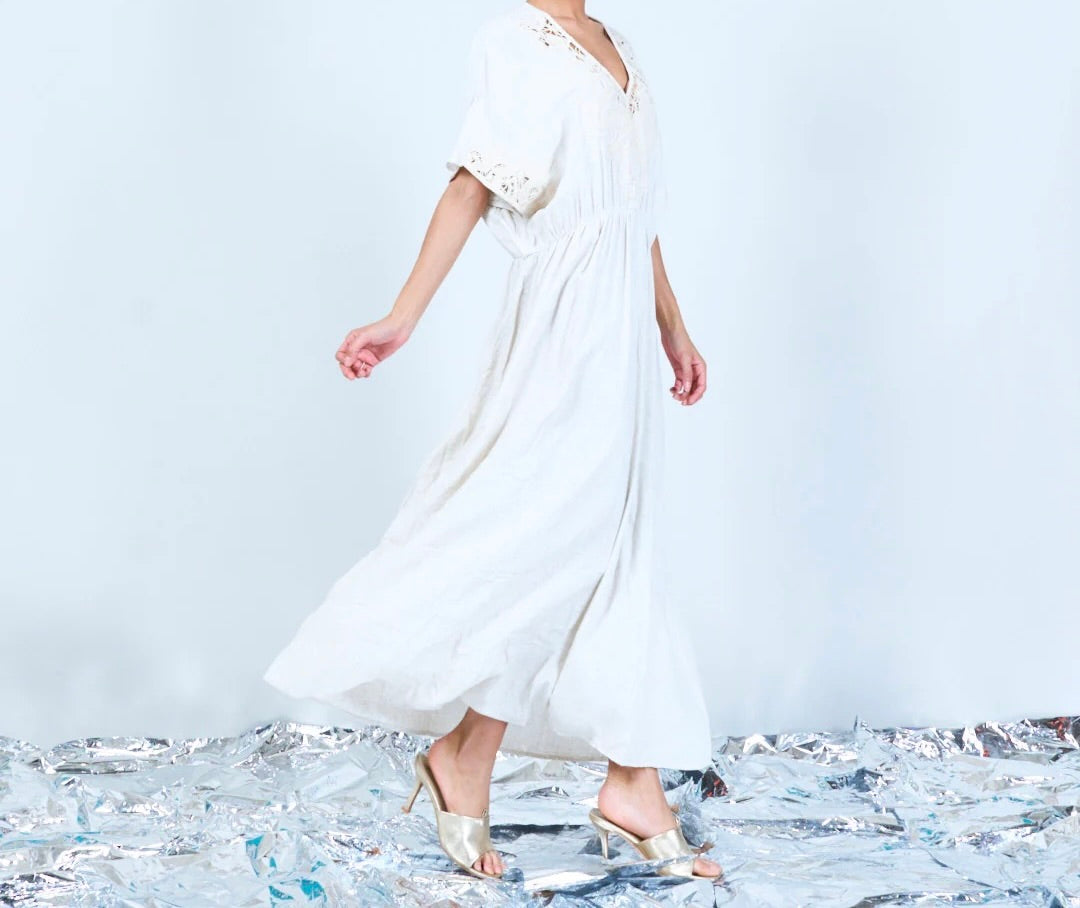 Sticked V-Ausschnitt Maxi Kleid
