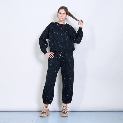 Set aus Sweatshirt und Hose mit Strasssteinen