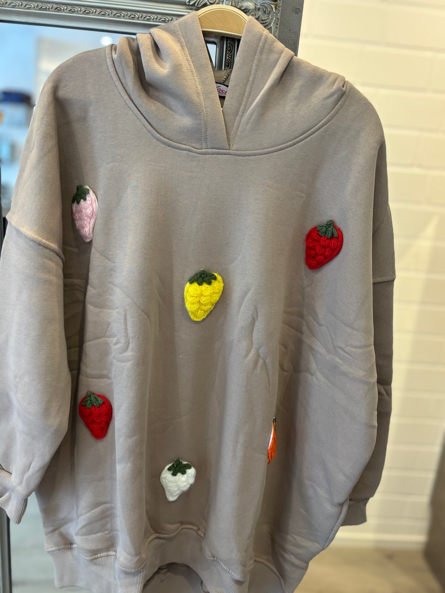 Sweatshirt mit Erdbeermotiv