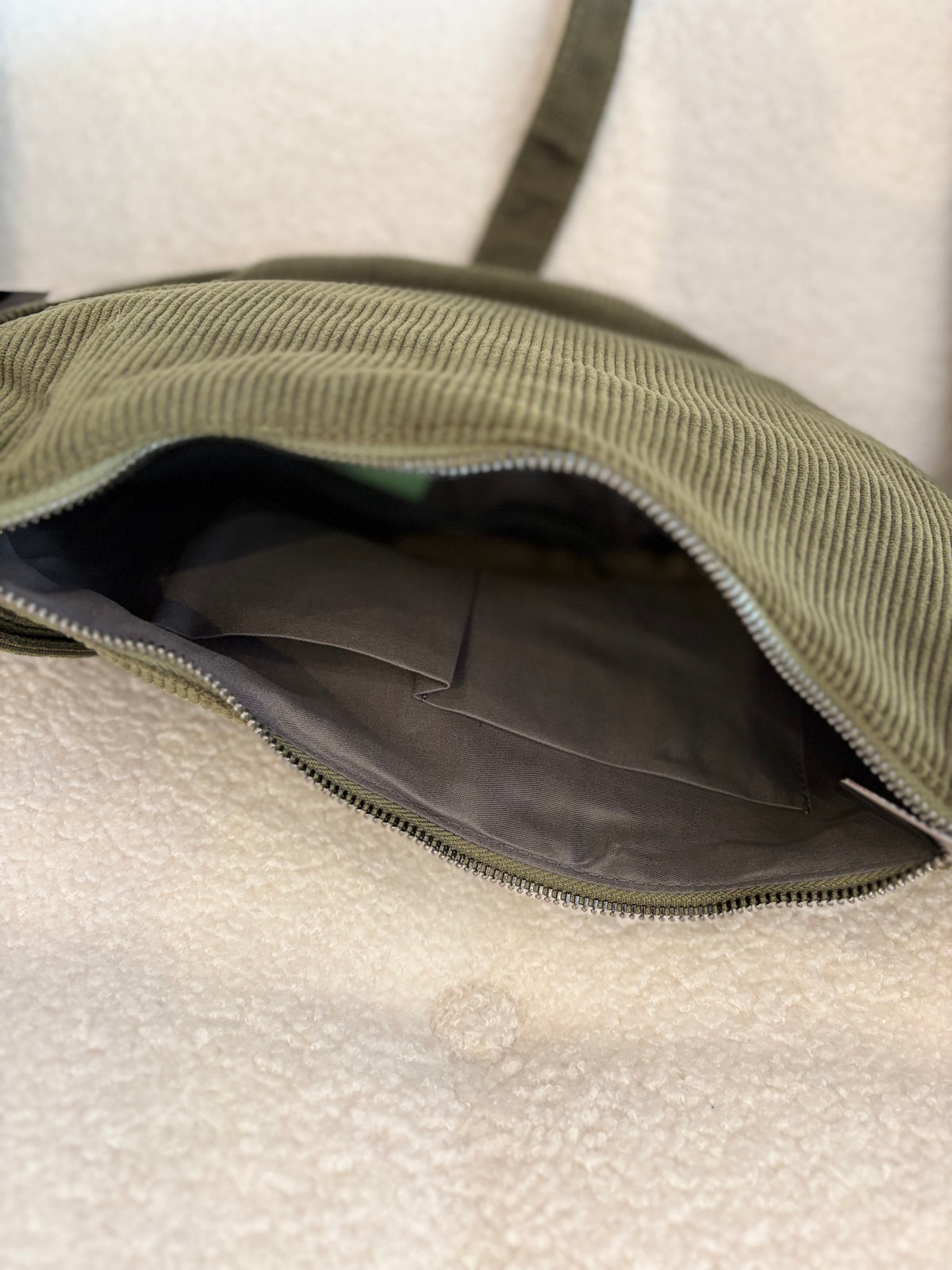 Tasche Feincord klein