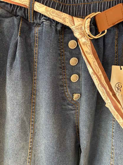 Weite Jeans mit Gummizug und Gürtel